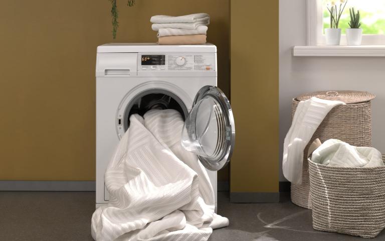 Washing machine with dial set 60°